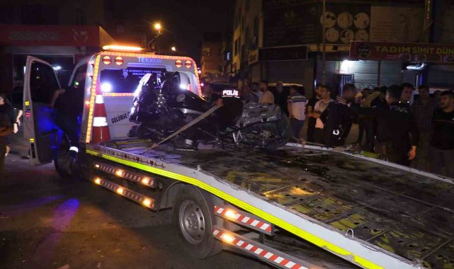 Yunus polisleri ile otomobil çarpıştı: 2 polis yaralandı
