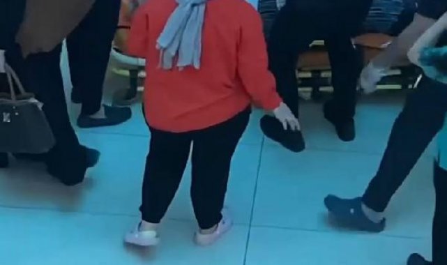 Zeytinburnu'nda AVM'nin yürüyen merdiveninden düşen kadın hastaneye kaldırıldı