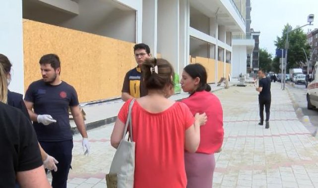 Zeytinburnu'nda tramvay kamyonun dorsesine çarptı