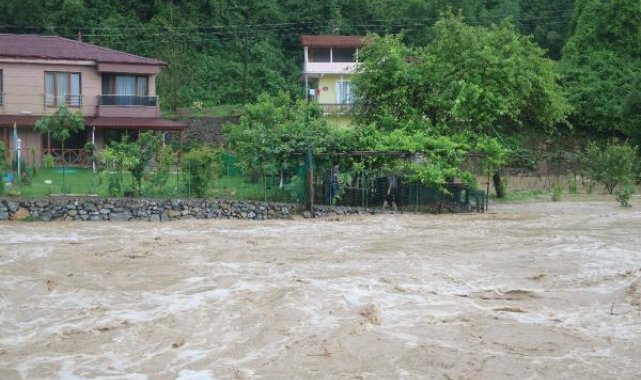 Zonguldak'ta sağanak su baskınlarına yol açtı