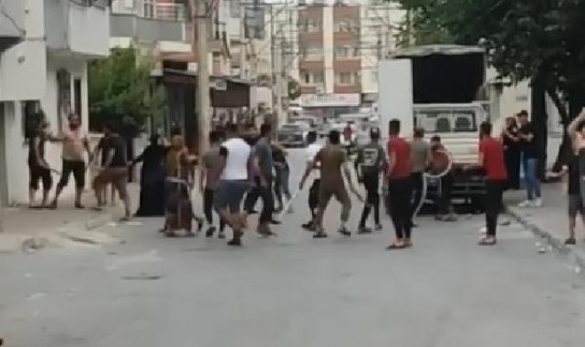 1 kişinin yaralandığı taşlı sopalı kavga kamerada