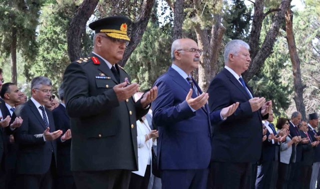 15 Temmuz şehitleri İzmir'de dualarla anıldı