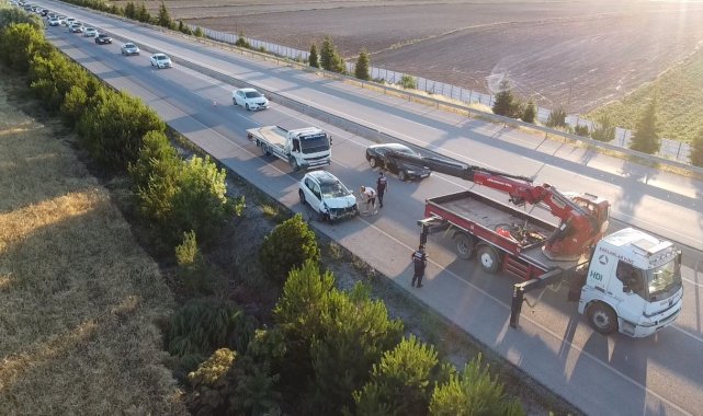 2 metrelik şarampolden aşağı düşen otomobilde 3 kişi yaralandı