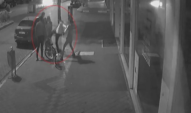 2'si kız 3 garsonu tekme-tokat dövdüler