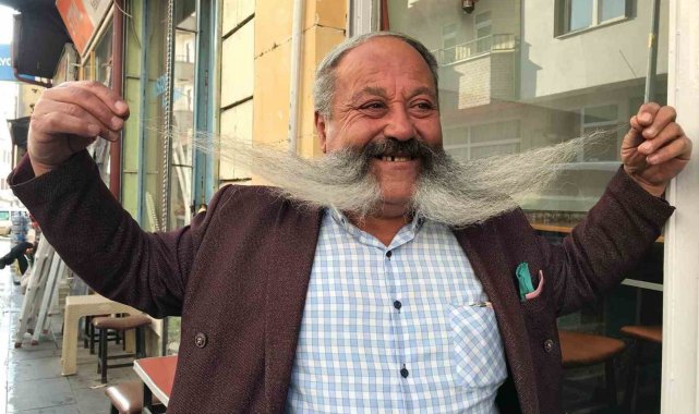'Bayburtlu Pala'nın 19 yıldır kesmediği bıyıkları 1 metre 20 santimetre uzunluğuna ulaştı