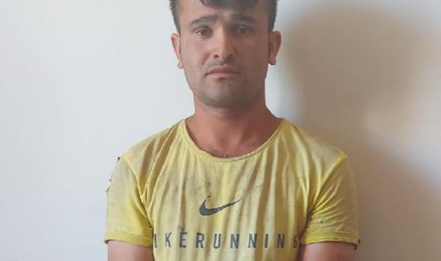 'Jandarma' yazılı gömlekle fotoğraf çekip paylaşım yapan kaçak göçmen yakalandı