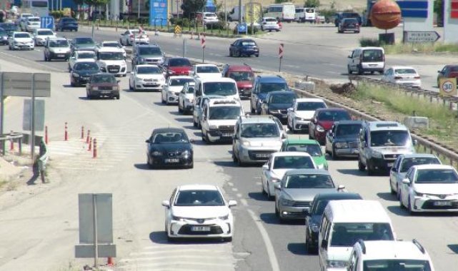 'Kilit kavşak'ta bayram dönüşü trafik yoğunluğu