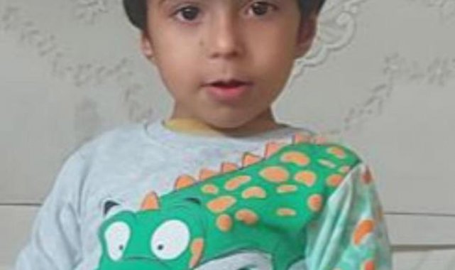 'Merdivenden düştü' denilen 4 yaşındaki Halid, dayısının otomobilinin altında kalmış