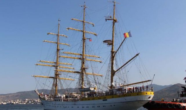 'Yüzen tarih', İzmir Alsancak Limanı'na demir attı