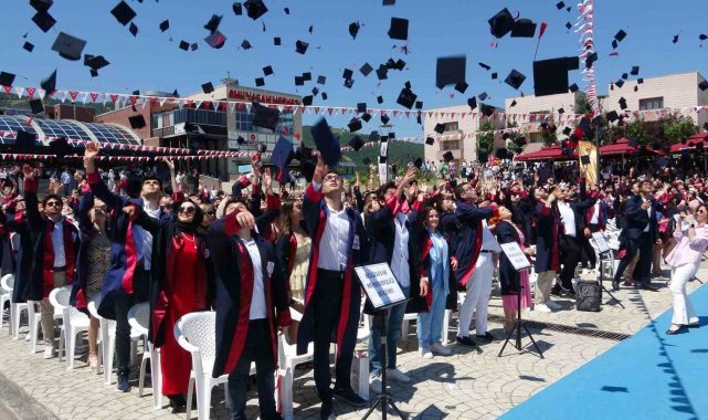 425 yeni mühendisin mezuniyet heyecanı