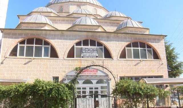 6 Şubat depreminde hasar gören Ankara'daki cami ibadete kapatıldı