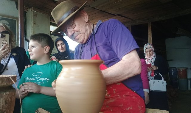 68 yılını çömlekçiliğe adadı