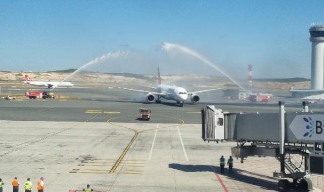A Milli Kadın Voleybol Takımı'na yurtta coşkulu karşılama