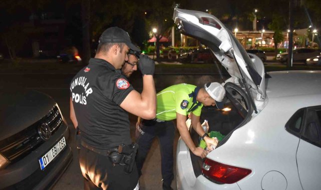 Adana'da huzur ve güven uygulaması:53 şahıs yakalandı