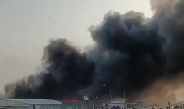 Adana'da, polyester fabrikasının yatakhanesinde çıkan yangın korkuttu