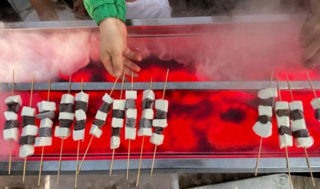 Adana'da sıcakta 'dondurma kebap'