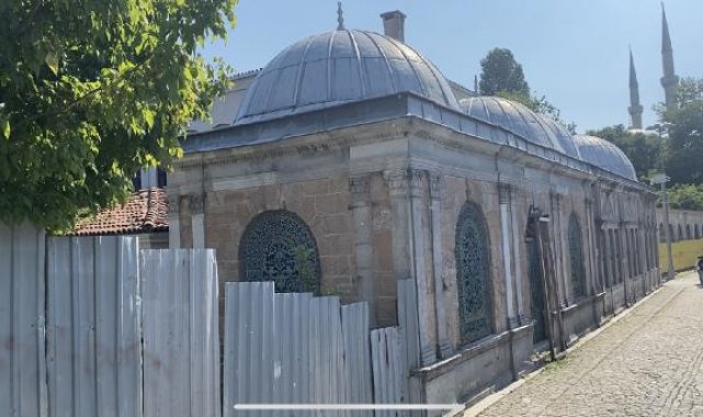 Adile Sultan Türbesi'nde bakımsızlık ve çökme tehlikesi