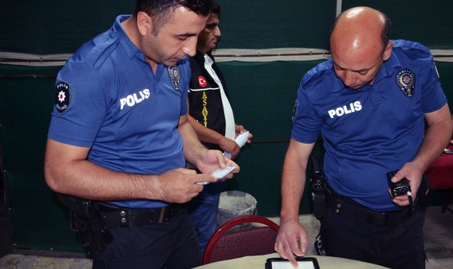 Afyonkarahisar'da kumar oynatıldığı belirlenen bir işyeri hakkında işlem başlattı