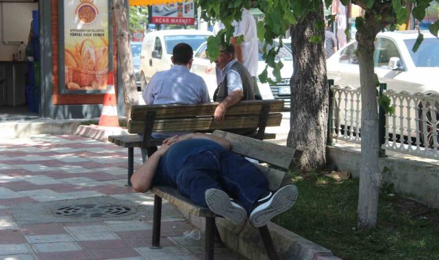 Afyonkarahisar'da sıcaklıklar 30 derecelerin üzerine çıktı
