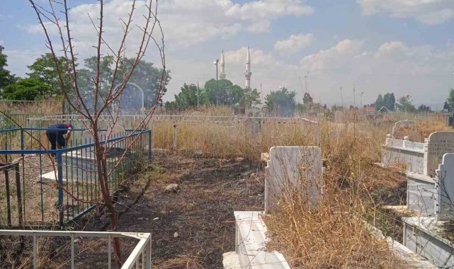 Ağrı'da mezar yangını