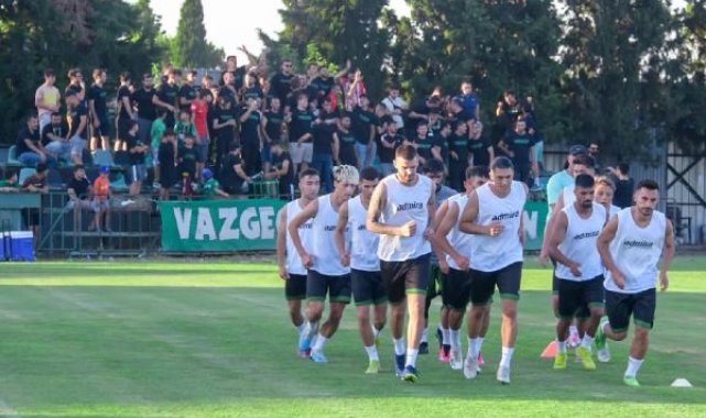 Akhisarspor imzaları attırdı, sezonu açtı
