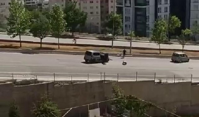 Akrabaların cadde ortasındaki silahlı borç- alacak kavgası kamerada