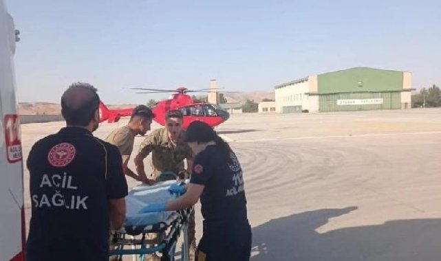 Akrebin soktuğu çoban, ambulans helikopterle hastaneye ulaştırıldı