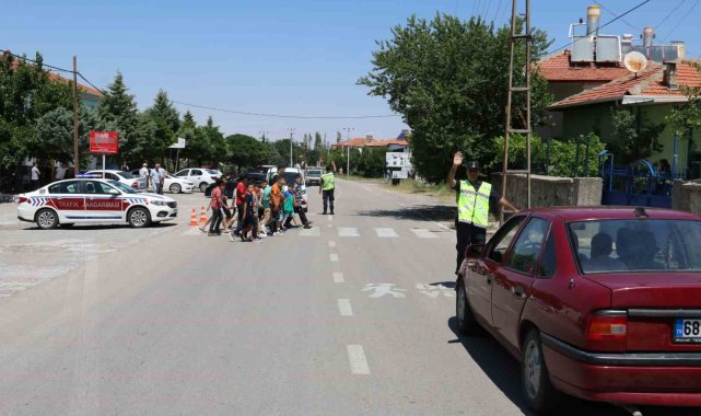 Aksaray jandarmadan "Yaya Önceliği" uygulaması