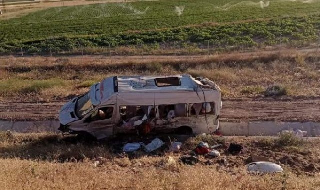 Aksaray'da fındık işçilerini taşıyan minibüs devrildi; 24 yaralı