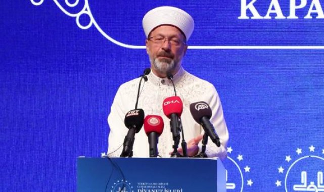 Ali Erbaş, depremzede çocukların Yatılı Yaz Kur'an Kursu Kapanış Töreni'ne katıldı