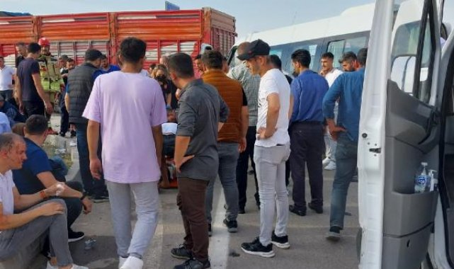 Ankara'da işçi servisi ile kamyon çarpıştı: 10 yaralı