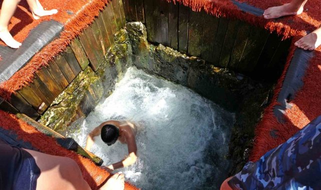 Antalya'daki şifalı su 5 dakikada çöl sıcağını unutturuyor, evlerine titreyerek gidiyorlar