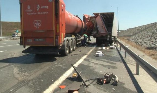 Arnavutköy'de TIR kamyonete çarptı, şoför yaralandı