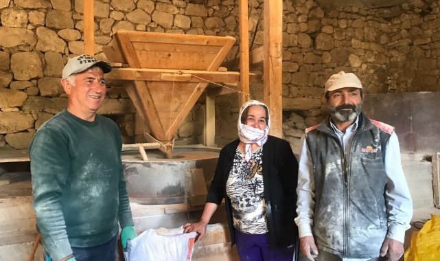 Asırlık değirmenin taşları beş kuşaktır dönüyor