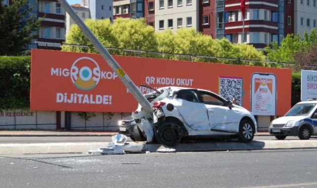 Ataşehir'de kırmızı ışık ihlali yapan sürücü kazaya neden oldu