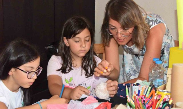 Atık malzemelerden kostüm dikecekler