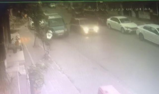 Avcılar'da fırının önündeki hafif ticari araç saniyeler içinde çalındı
