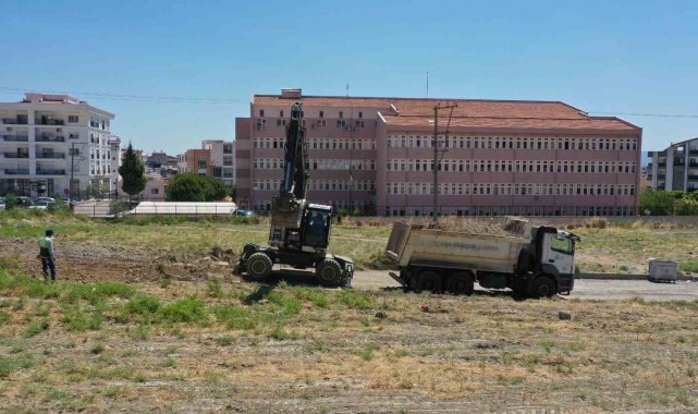 Aydın Büyükşehir Belediyesi Söke'de yol yapım çalışmalarına devam ediyor