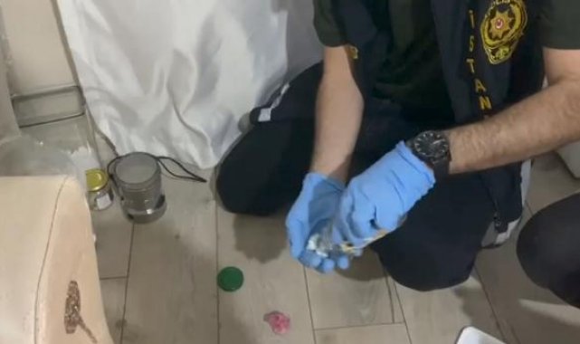 Bağcılar'da uyuşturucu operasyonu: 3 gözaltı