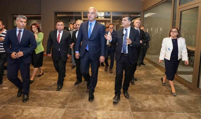 Bakan Ersoy, D.T. Şehitkamil Sahnesi'ni inceledi