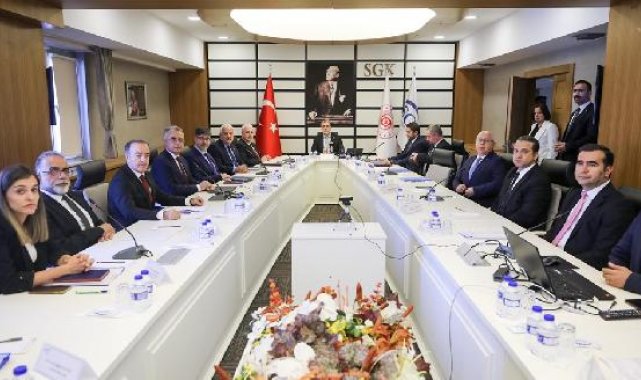 Bakan Işıkhan, 81 ilin SGK ve İŞKUR müdürleri ile toplantı yaptı