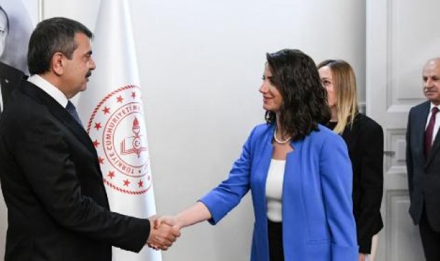 Bakan Tekin, bakanlık personeliyle bayramlaştı