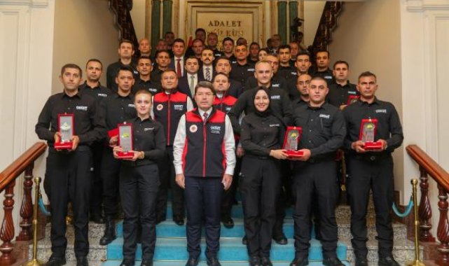 Bakan Tunç, deprem, yangın ve sel afetlerinde görev alan CEKUT ekiplerini kabul etti