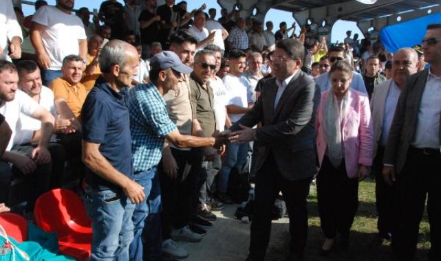 Bakan Tunç, Karakucak güreşlerine katıldı