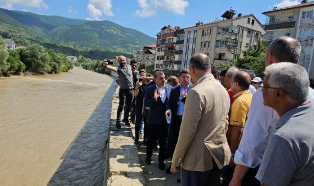 Bakan Tunç, Zonguldak'ta selin vurduğu bölgelerde inceleme yaptı