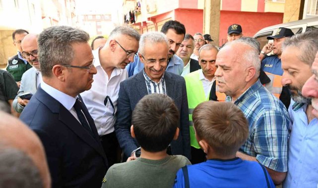 Bakan Uraloğlu'ndan bisikletleri sel sularına kapılan çocuklara sürpriz