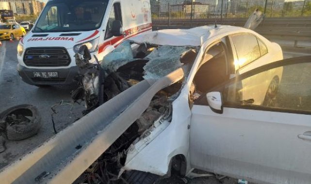 Bakırköy D-100 Karayolu'nda otomobil bariyere ok gibi saplandı: 1 ölü