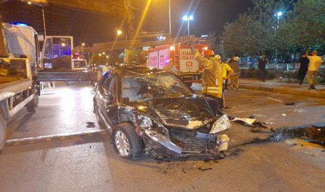 Bakırköy sahil yolunda, 3 araca çarpan otomobil takla attı: 4 yaralı