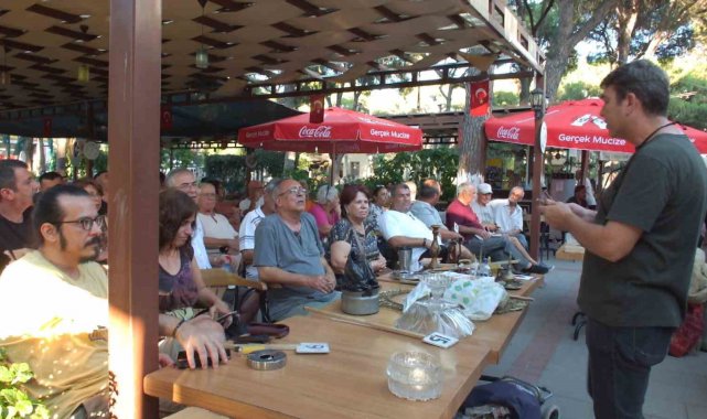 Balıkesir'de çay bahçesindeki antika mezadı ilgi gördü