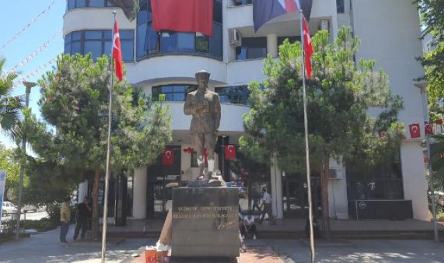 Balyozla Atatürk heykeline saldıran şüpheli, sabıkalı çıktı